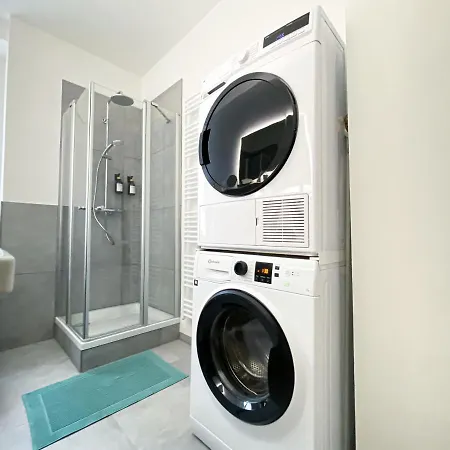 Apartment Freundliche Mit Regendusche, Kueche, Waschmaschine&trockner, Tv, Wlan *